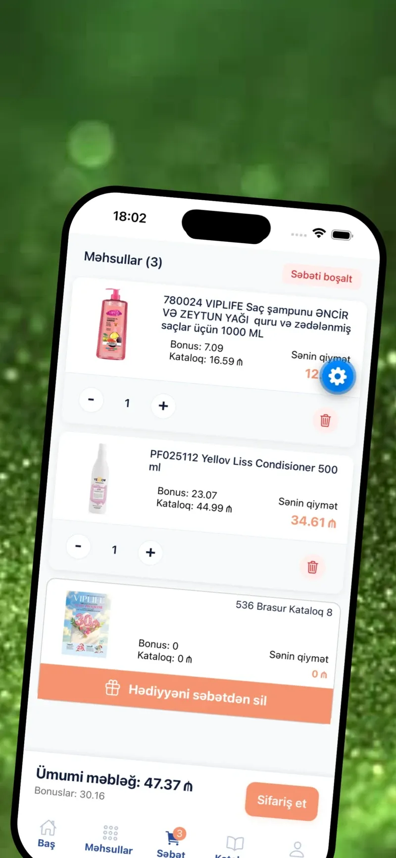 The basket screen in the Viplife app, listing the chosen products with quantities and the order total